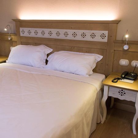 Hotel Sesmones Lodi Esterno foto