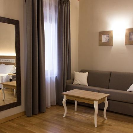 Hotel Sesmones Lodi Esterno foto