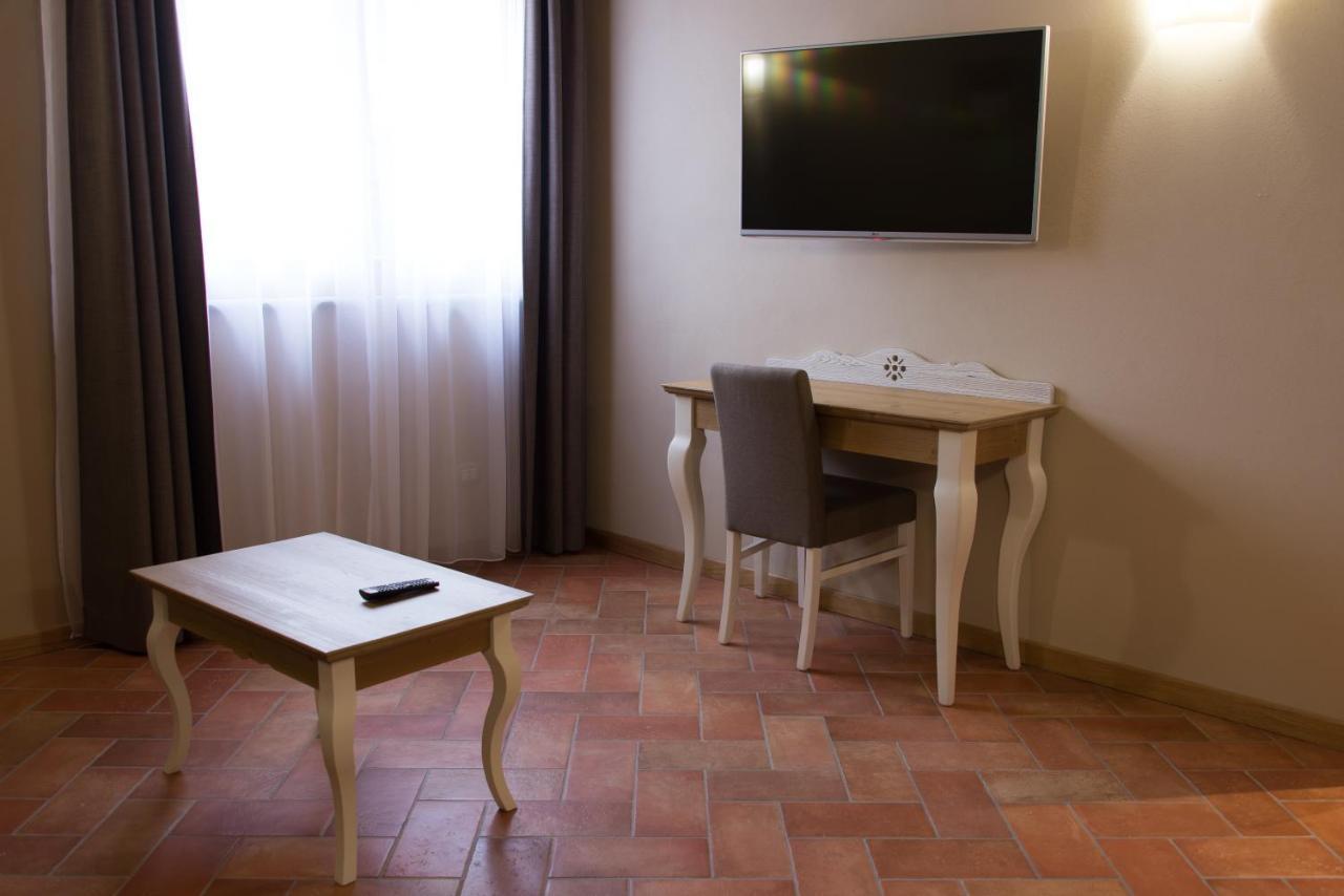 Hotel Sesmones Lodi Esterno foto