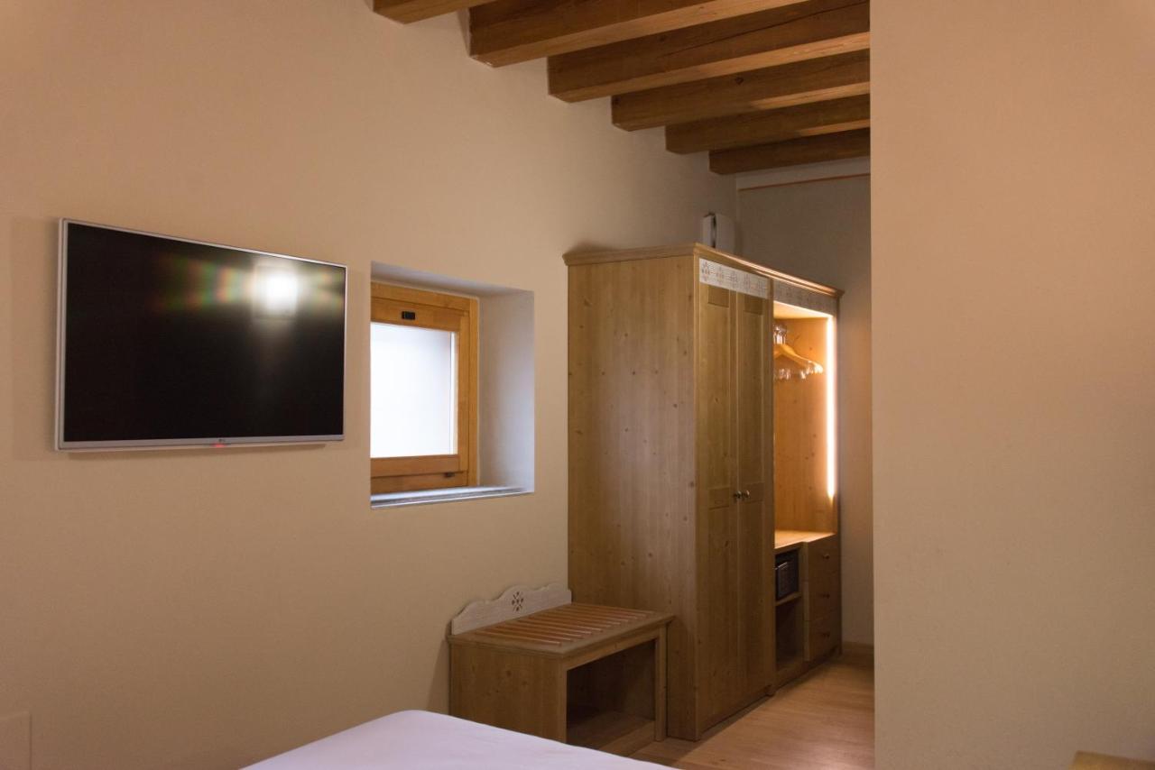 Hotel Sesmones Lodi Esterno foto