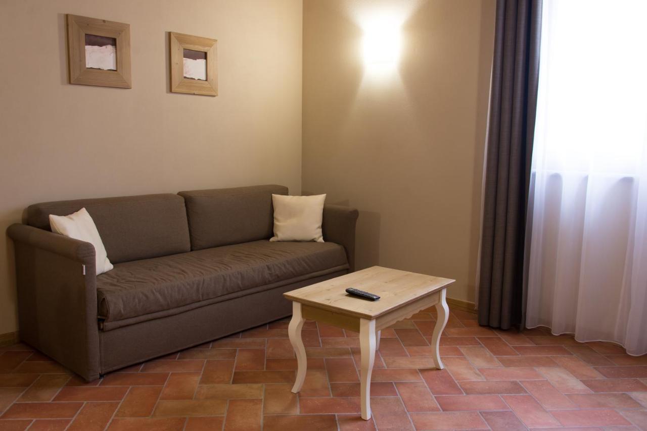 Hotel Sesmones Lodi Esterno foto