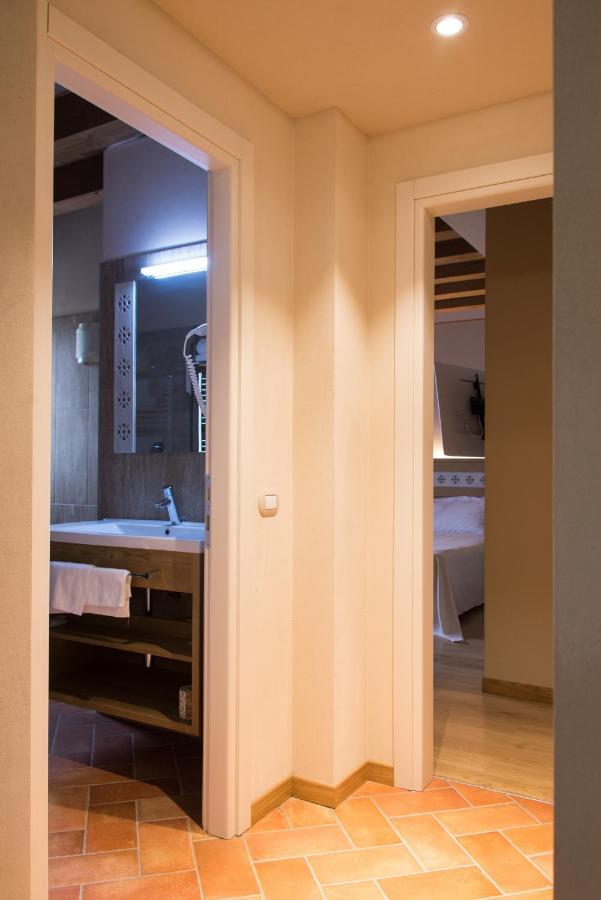 Hotel Sesmones Lodi Esterno foto