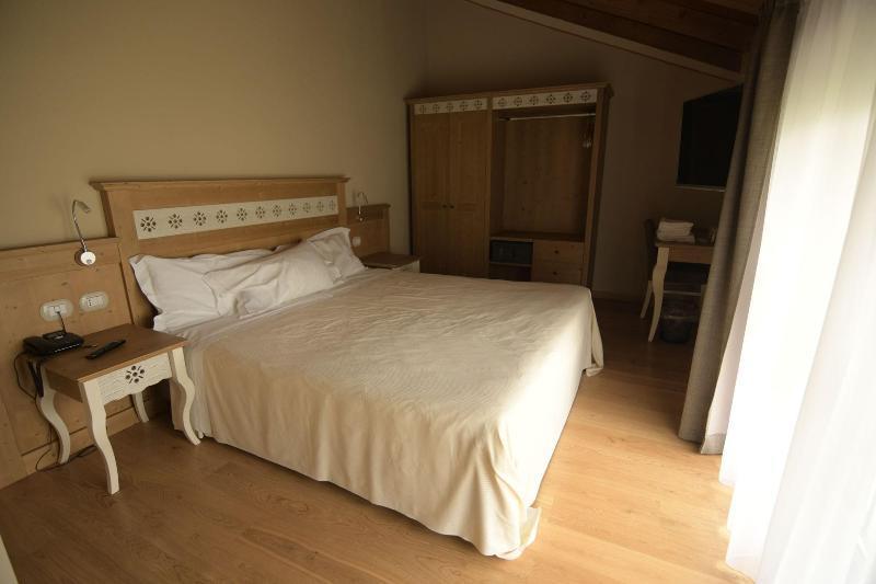 Hotel Sesmones Lodi Esterno foto