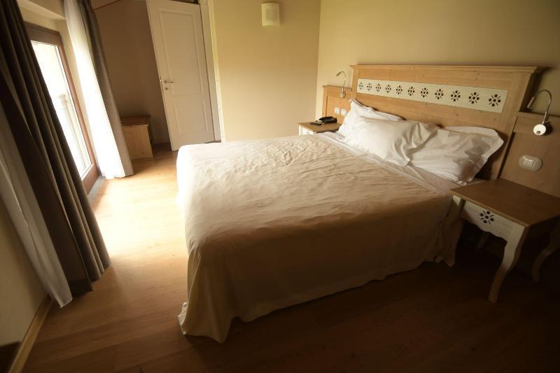 Hotel Sesmones Lodi Esterno foto