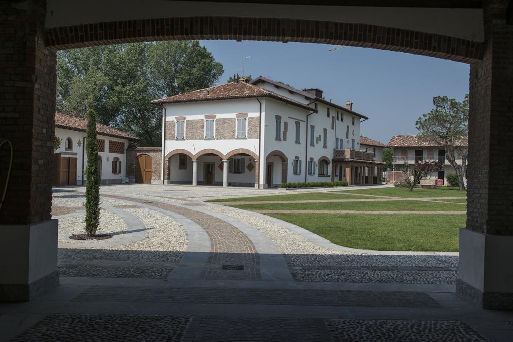 Hotel Sesmones Lodi Esterno foto