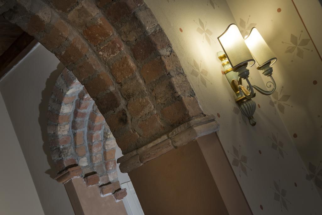 Hotel Sesmones Lodi Esterno foto