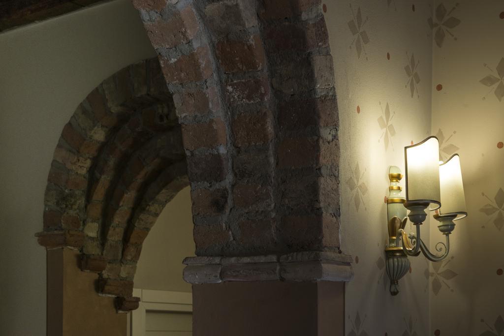 Hotel Sesmones Lodi Esterno foto