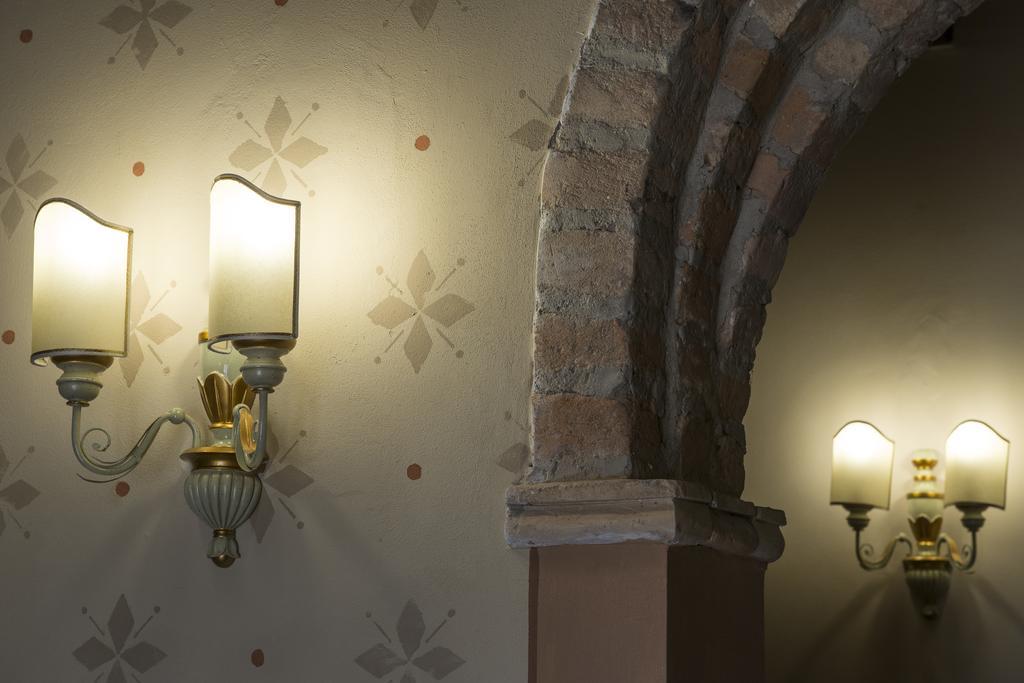 Hotel Sesmones Lodi Esterno foto
