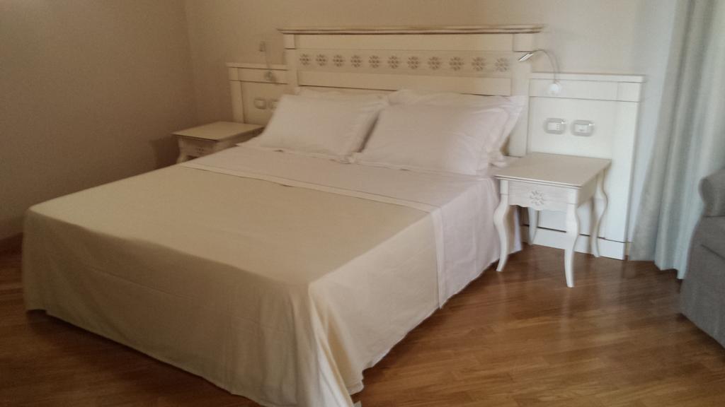 Hotel Sesmones Lodi Camera foto