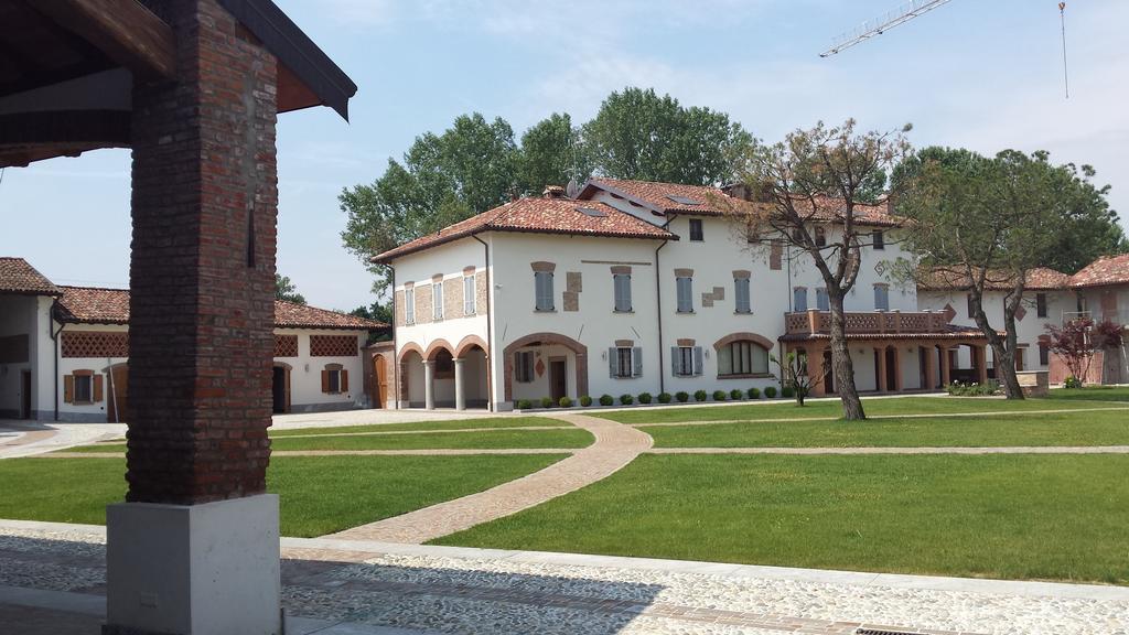 Hotel Sesmones Lodi Esterno foto