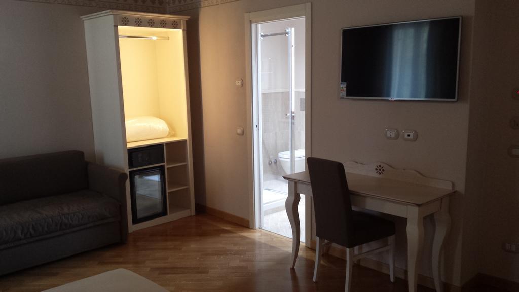 Hotel Sesmones Lodi Esterno foto