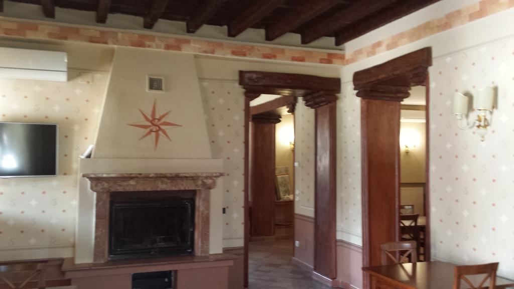 Hotel Sesmones Lodi Esterno foto
