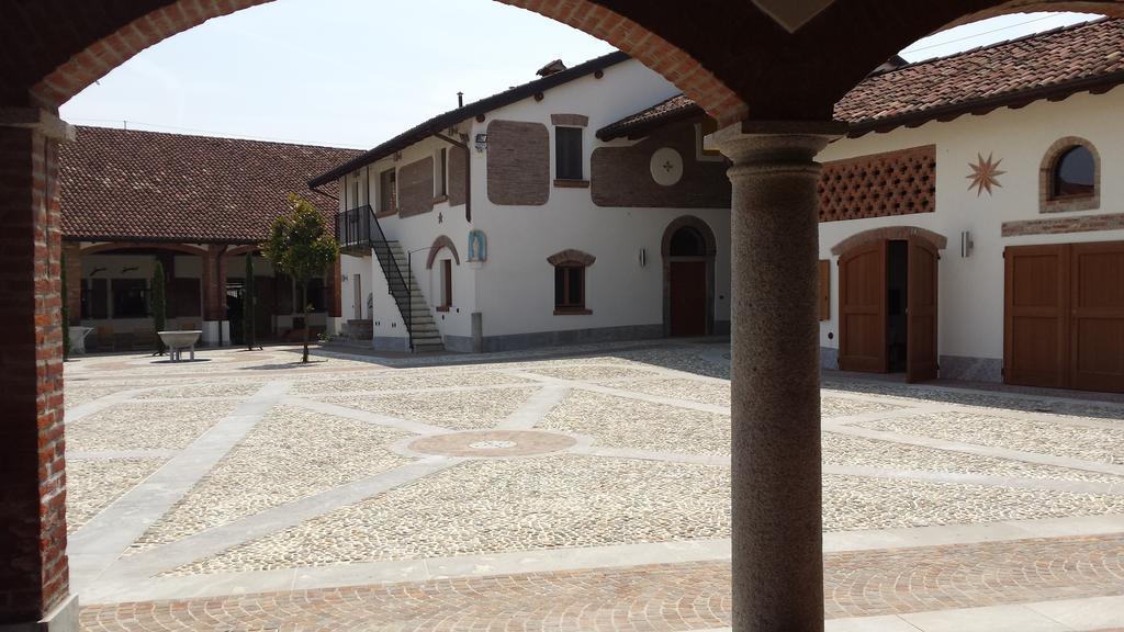 Hotel Sesmones Lodi Esterno foto