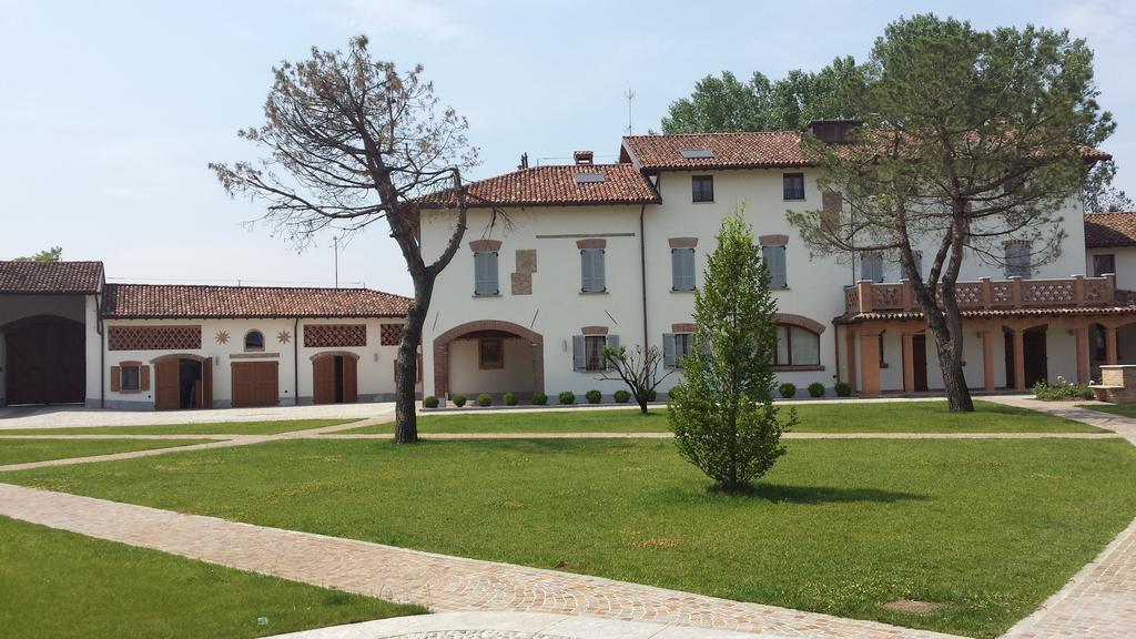 Hotel Sesmones Lodi Esterno foto
