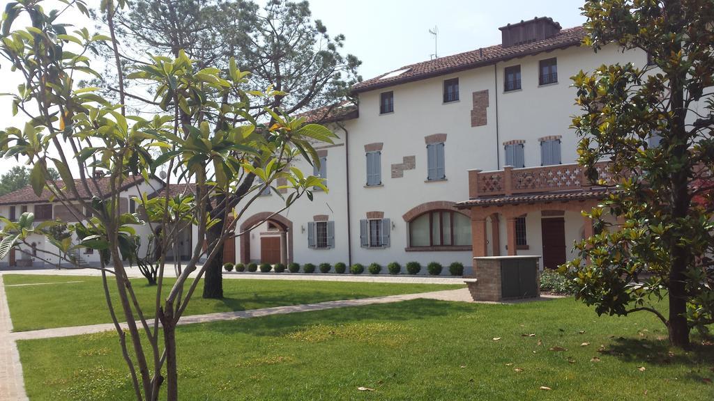Hotel Sesmones Lodi Esterno foto