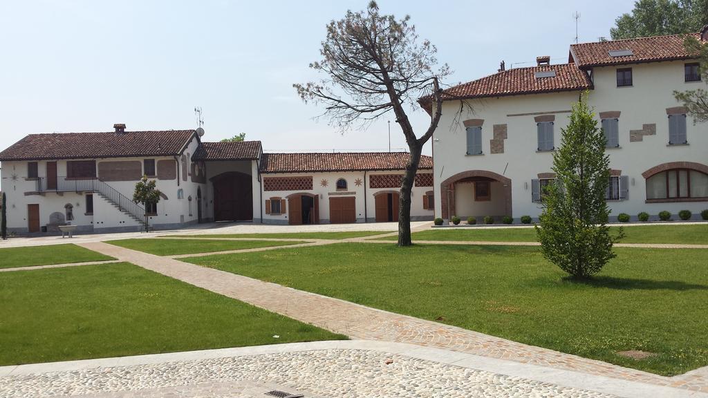 Hotel Sesmones Lodi Esterno foto