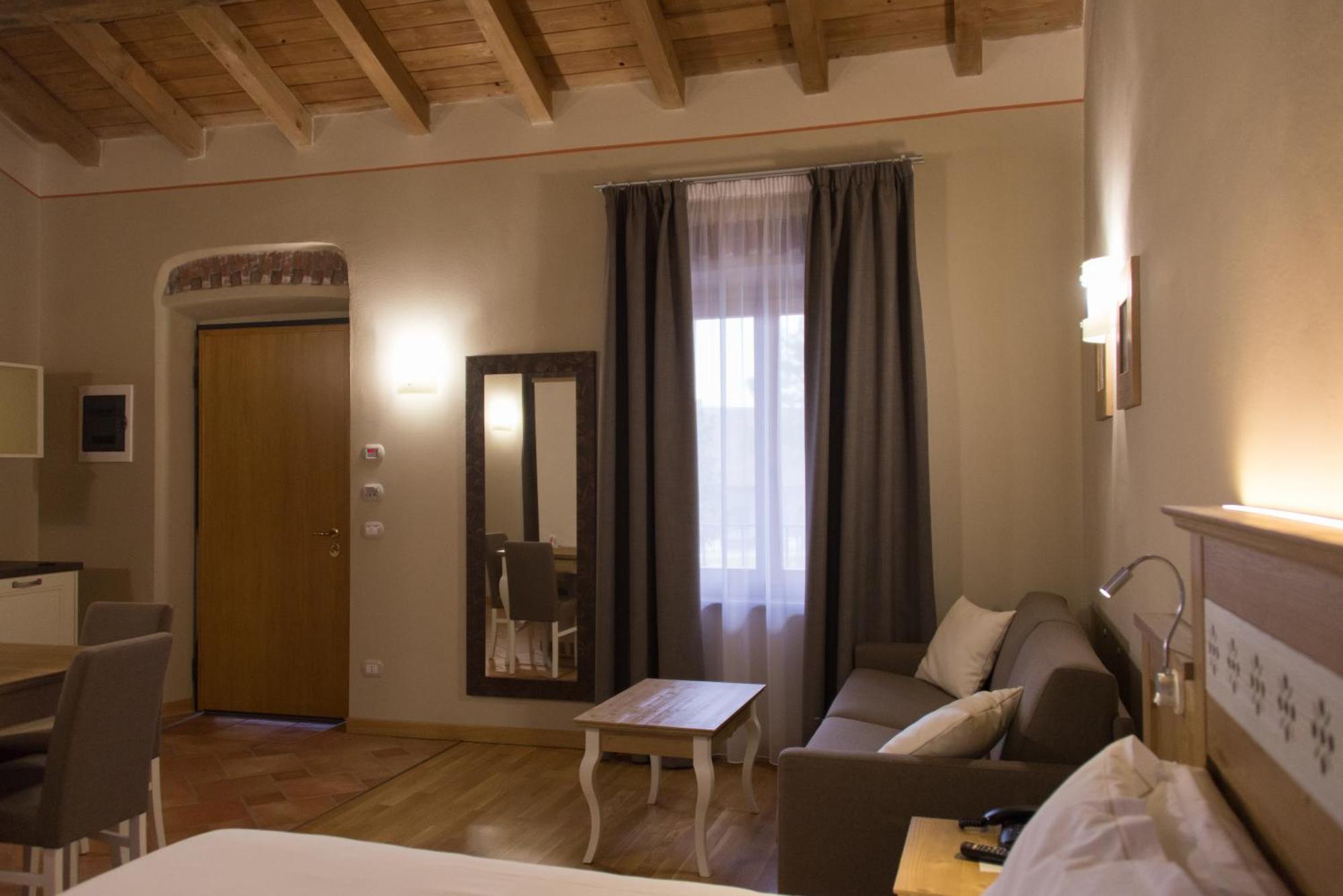 Hotel Sesmones Lodi Esterno foto