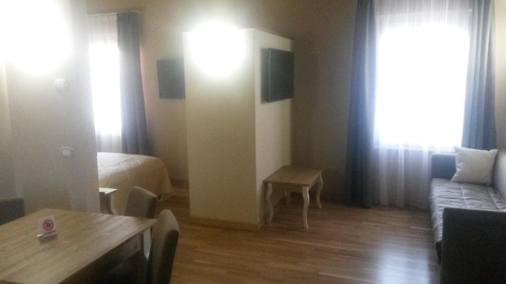 Hotel Sesmones Lodi Esterno foto