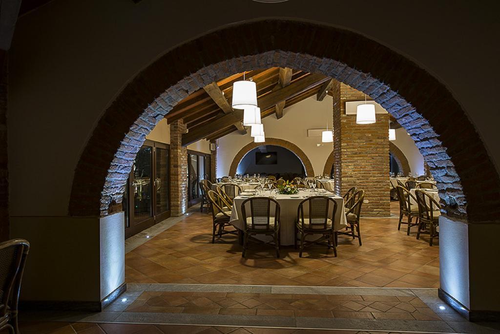 Hotel Sesmones Lodi Esterno foto