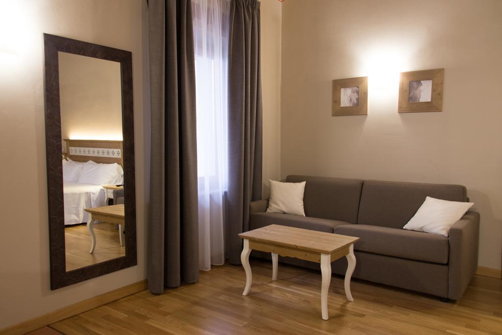 Hotel Sesmones Lodi Esterno foto