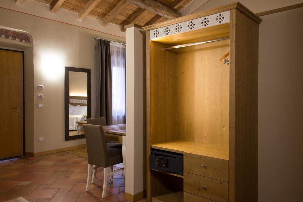 Hotel Sesmones Lodi Esterno foto