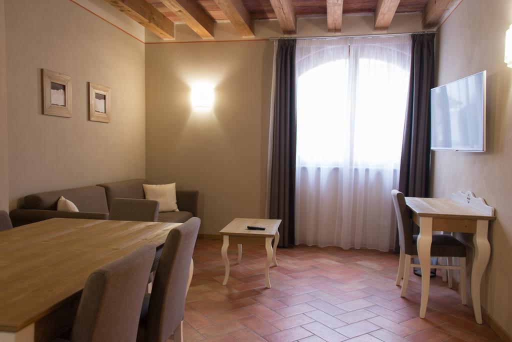 Hotel Sesmones Lodi Esterno foto