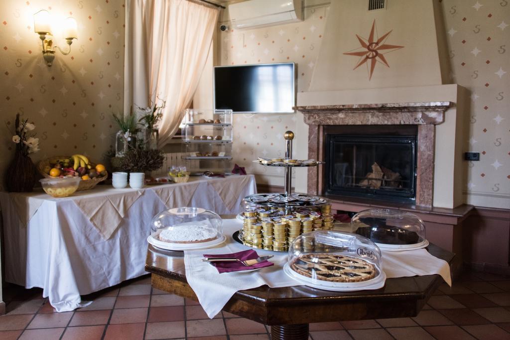 Hotel Sesmones Lodi Esterno foto