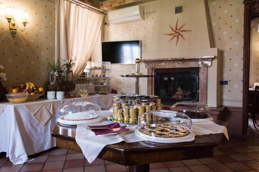 Hotel Sesmones Lodi Esterno foto