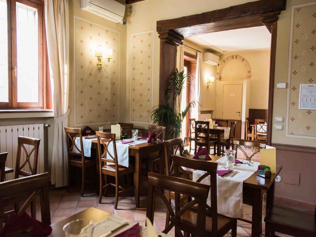 Hotel Sesmones Lodi Esterno foto