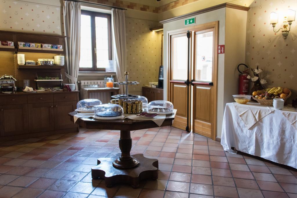 Hotel Sesmones Lodi Esterno foto