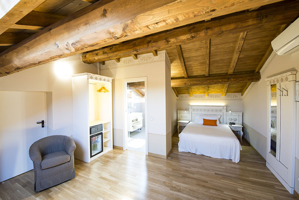 Hotel Sesmones Lodi Esterno foto