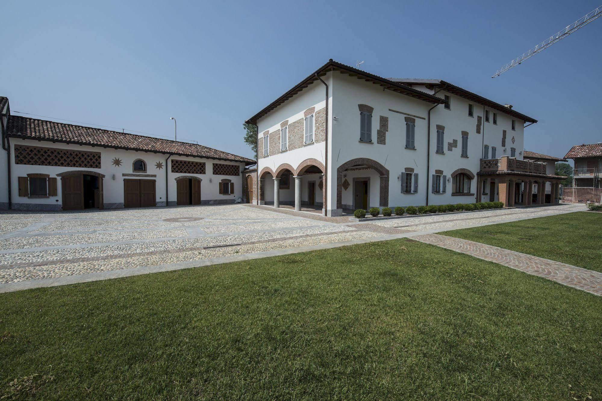 Hotel Sesmones Lodi Esterno foto