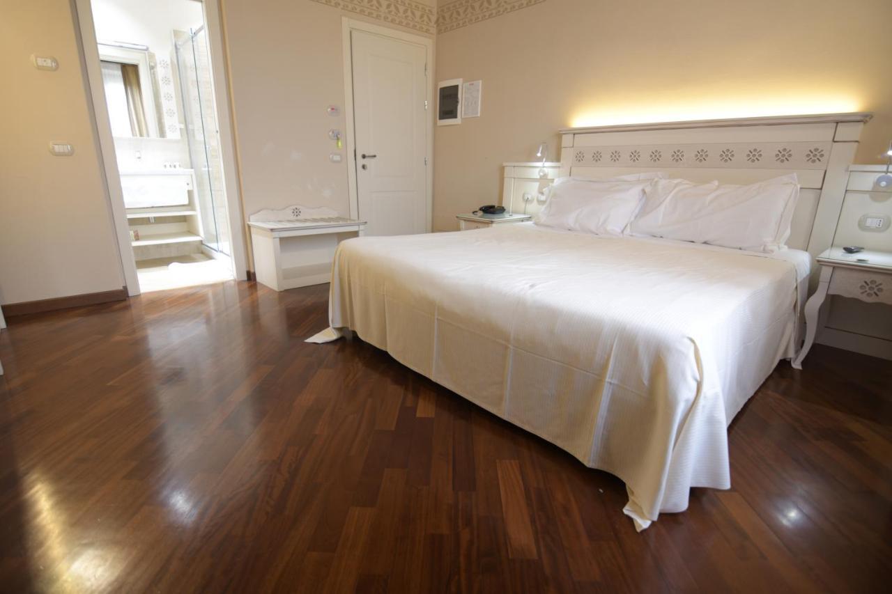 Hotel Sesmones Lodi Esterno foto